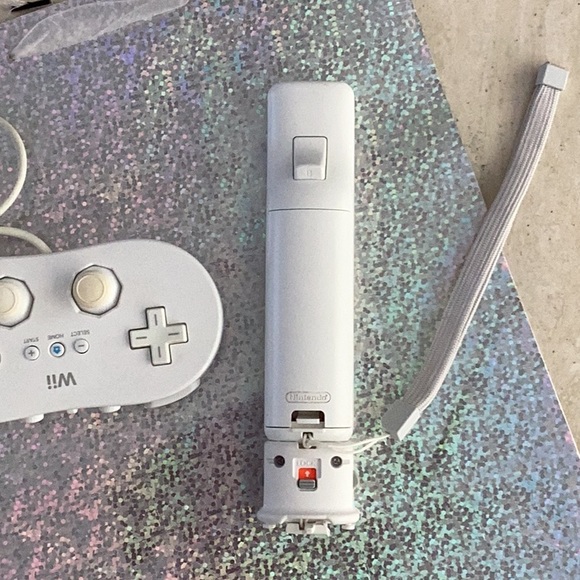 Nintendo Wii Remote & Motion Plus Adapter & Wii Classic Controller Lot Of 2 OEM - Picture 9 of 16